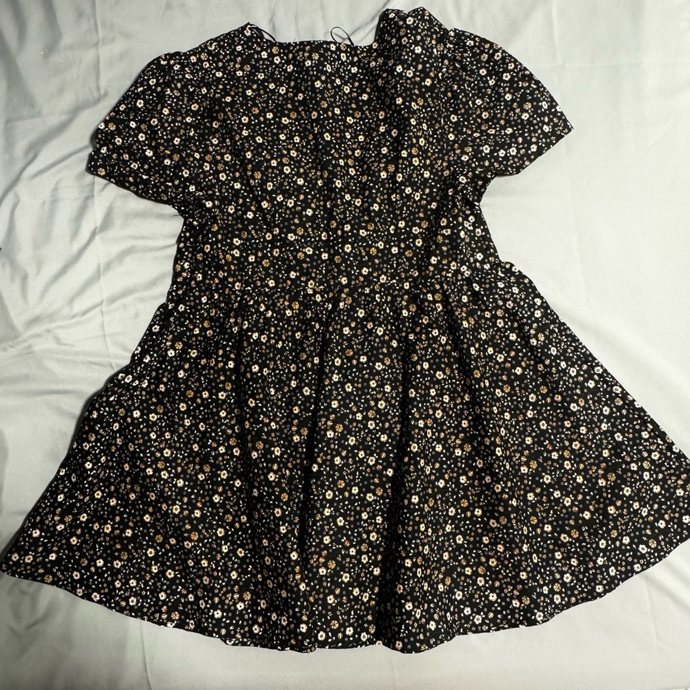 H&M V neck poplin Black Dress with White and Yellow Floral Pattern - Picture 6 of 10